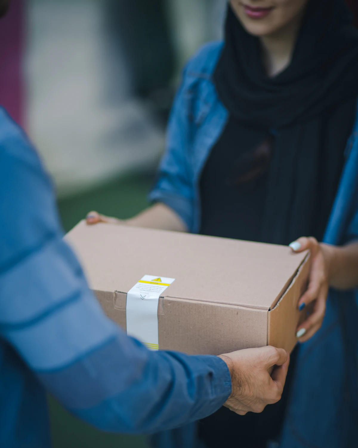 Remise en main propre d’un carton